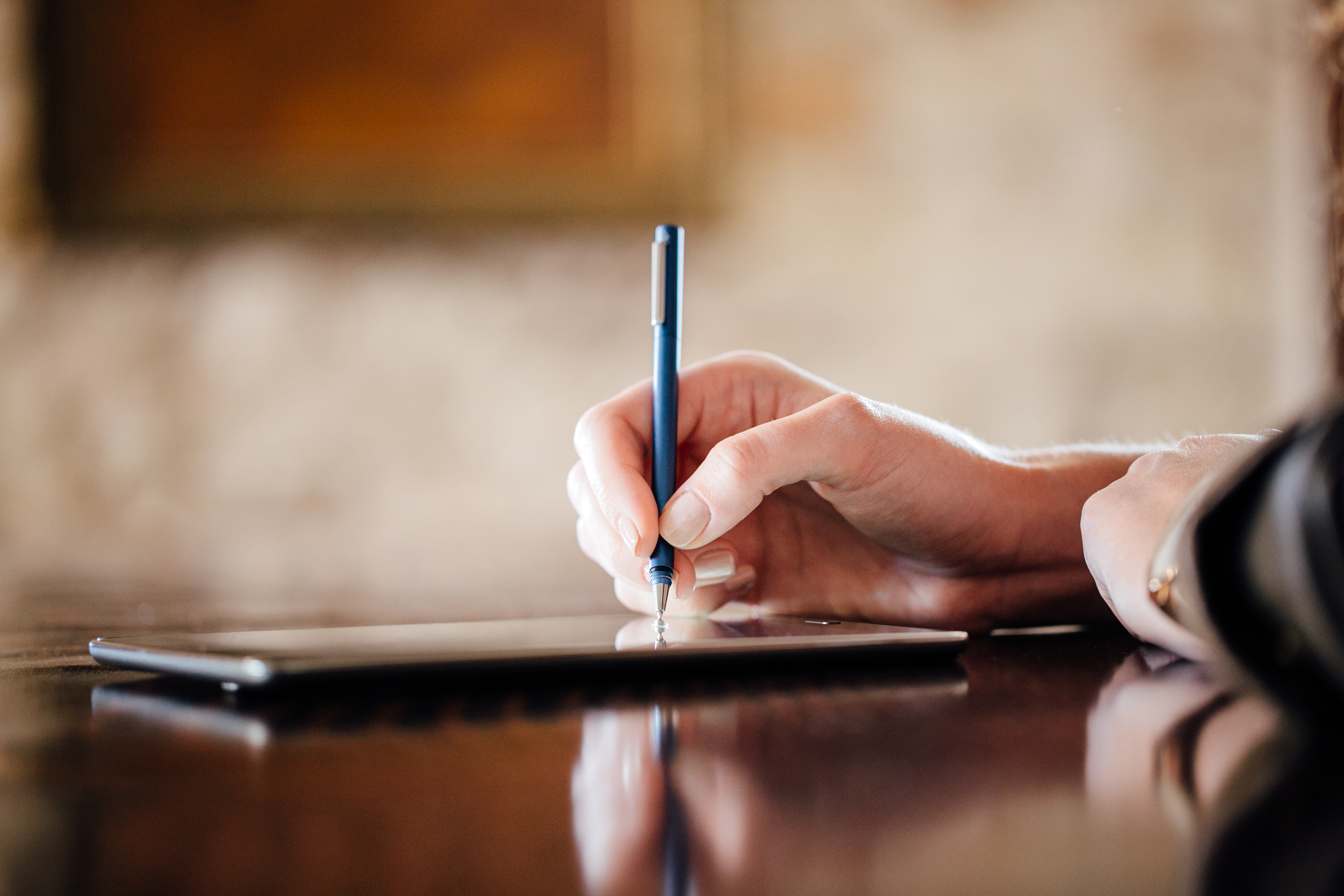 Der Adonit Droid - Stylus - Pen - für Android Smartphones und Tablet Computer bietet natürliches Schreiben wie mit einem herkömmlichen Stift 10