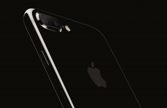 Das Apple iPhone 7 Plus in hochglanz Klavierlack Schwarz - Jet Schwarz