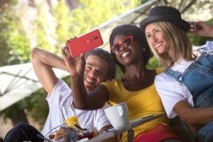 Ein Gruppen-Selfie mit dem Wiko WIM Lite