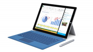 Microsoft Surface Pro 3 Frontansicht inklusive Tastatur-Cover und Surface Pen
