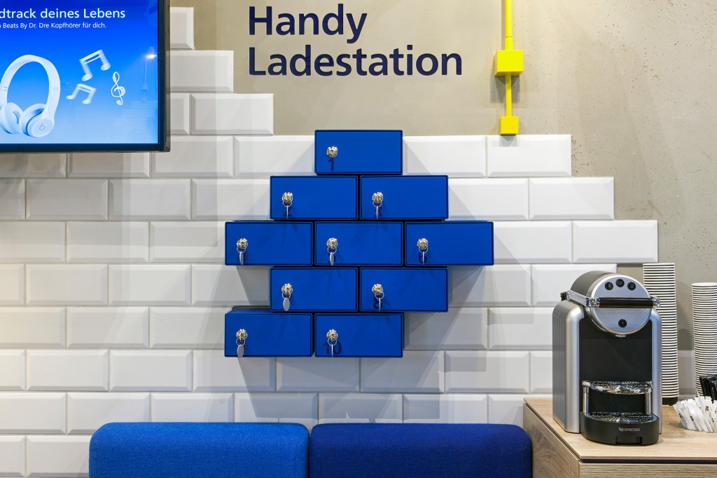 Handy-Ladestation im O2-Shop