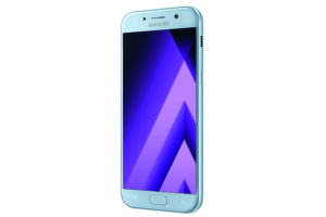 Samsung Galaxy A5 2017 in blue-mist