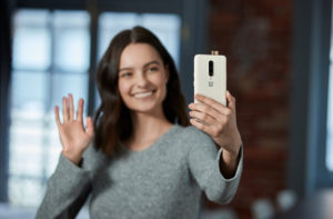 Ein Selfie mit dem OnePlus 7 Pro Almond Smartphone